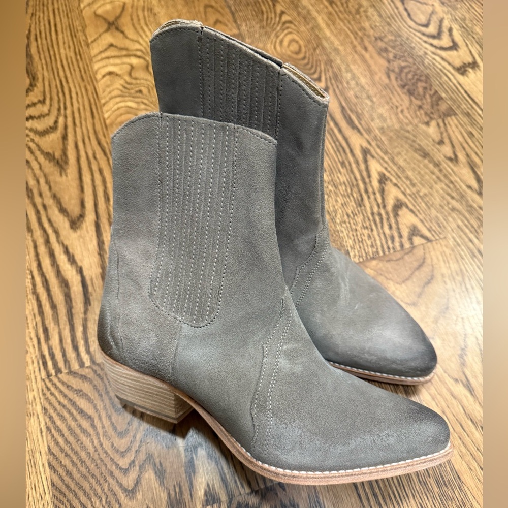 NWOT Free people Frontier Chelsea Boots